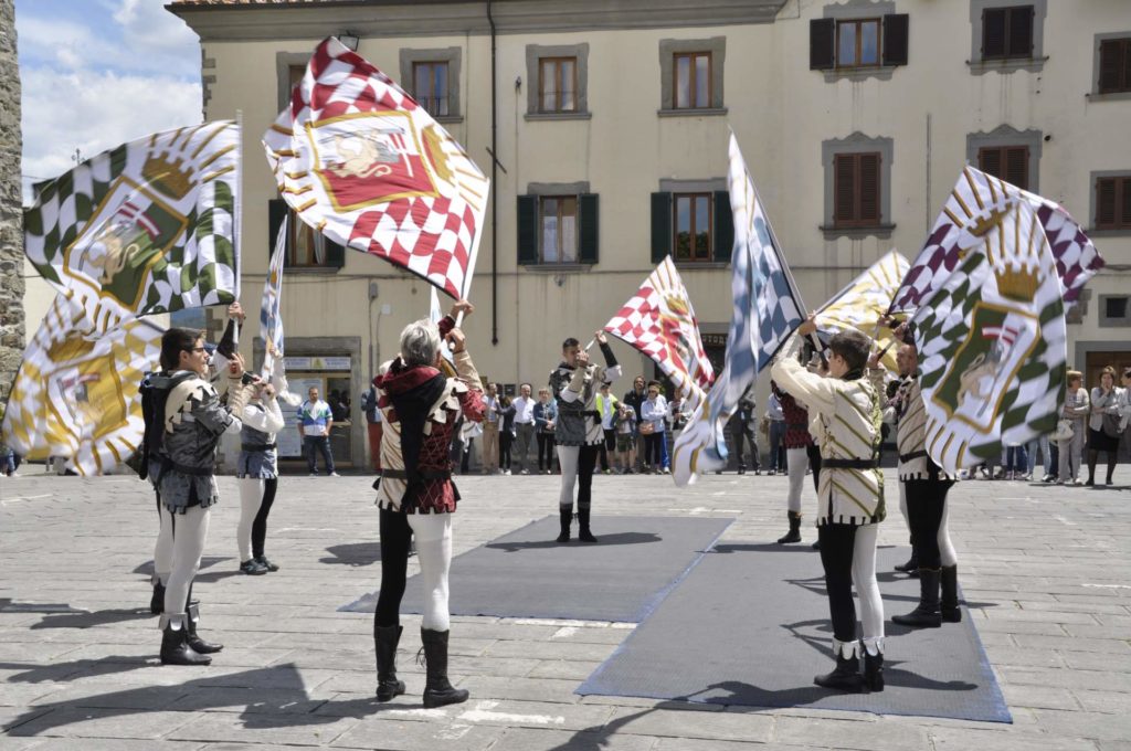 Gruppo sbandieratori a Bibbiena