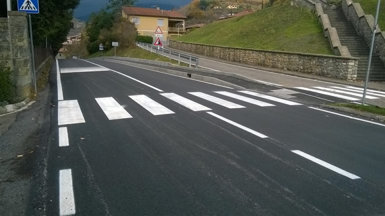 Stia: terminati i lavori per il nuovo marciapiede di Via Vittorio Veneto