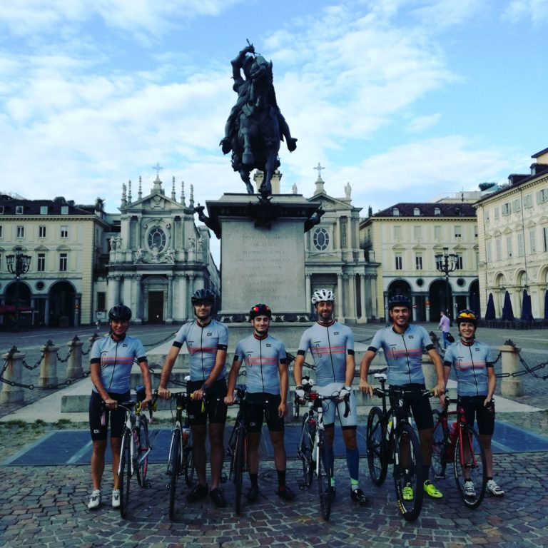 Da Torino a Parigi in bici, l’impresa estiva di sei amici casentinesi