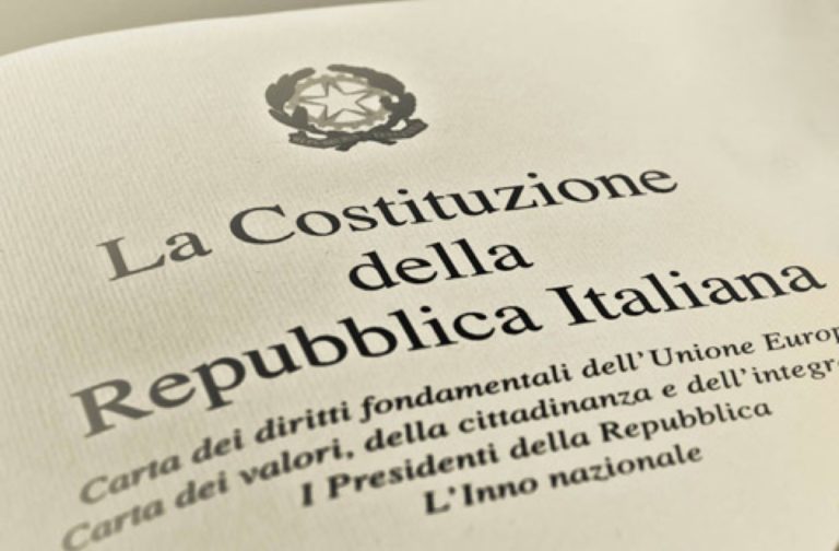 Arrivano le copie della Costituzione agli studenti di Castel Focognano