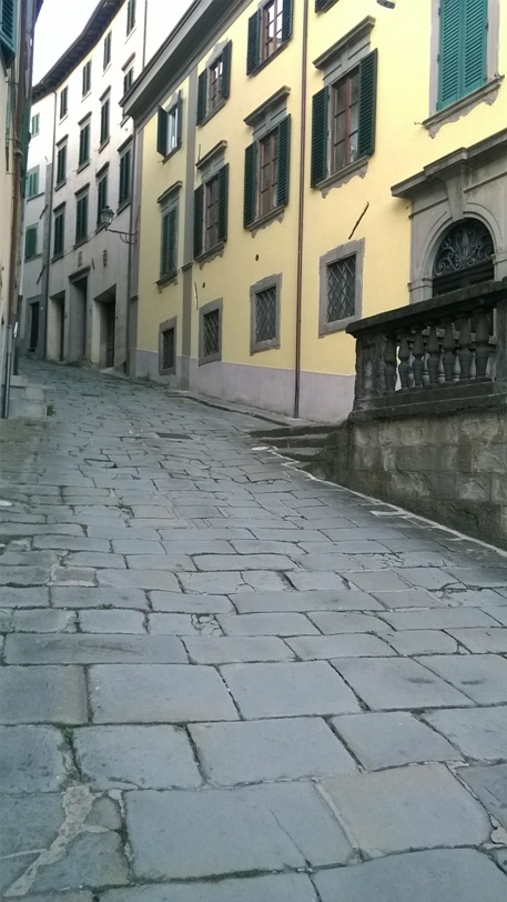 Pratovecchio Stia, una nuova pavimentazione in pietra per l’ingresso di Piazza Tanucci