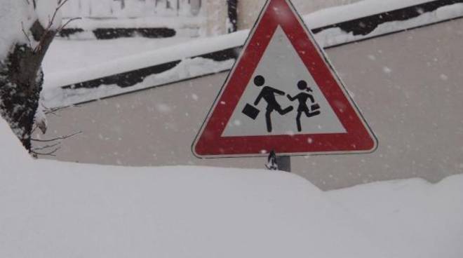 Poppi, polemiche sulla chiusura delle scuole per neve: la spiegazione del Sindaco Toni