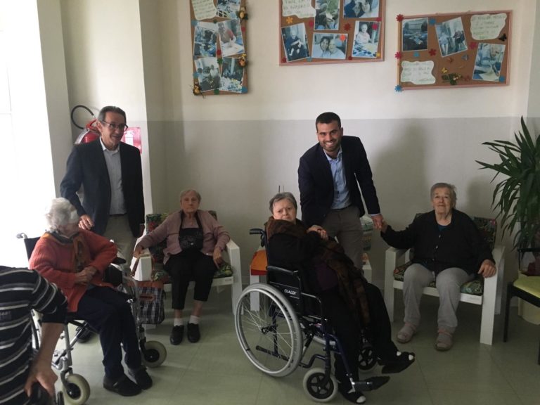 Festa dei nonni, il sindaco Vagnoli in visita nelle case di riposo del comune