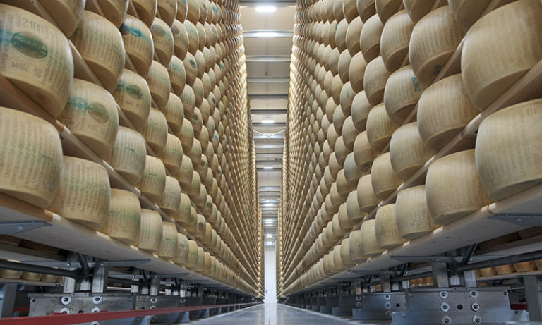 Le forme di Parmigiano custodite al sicuro con Baraclit