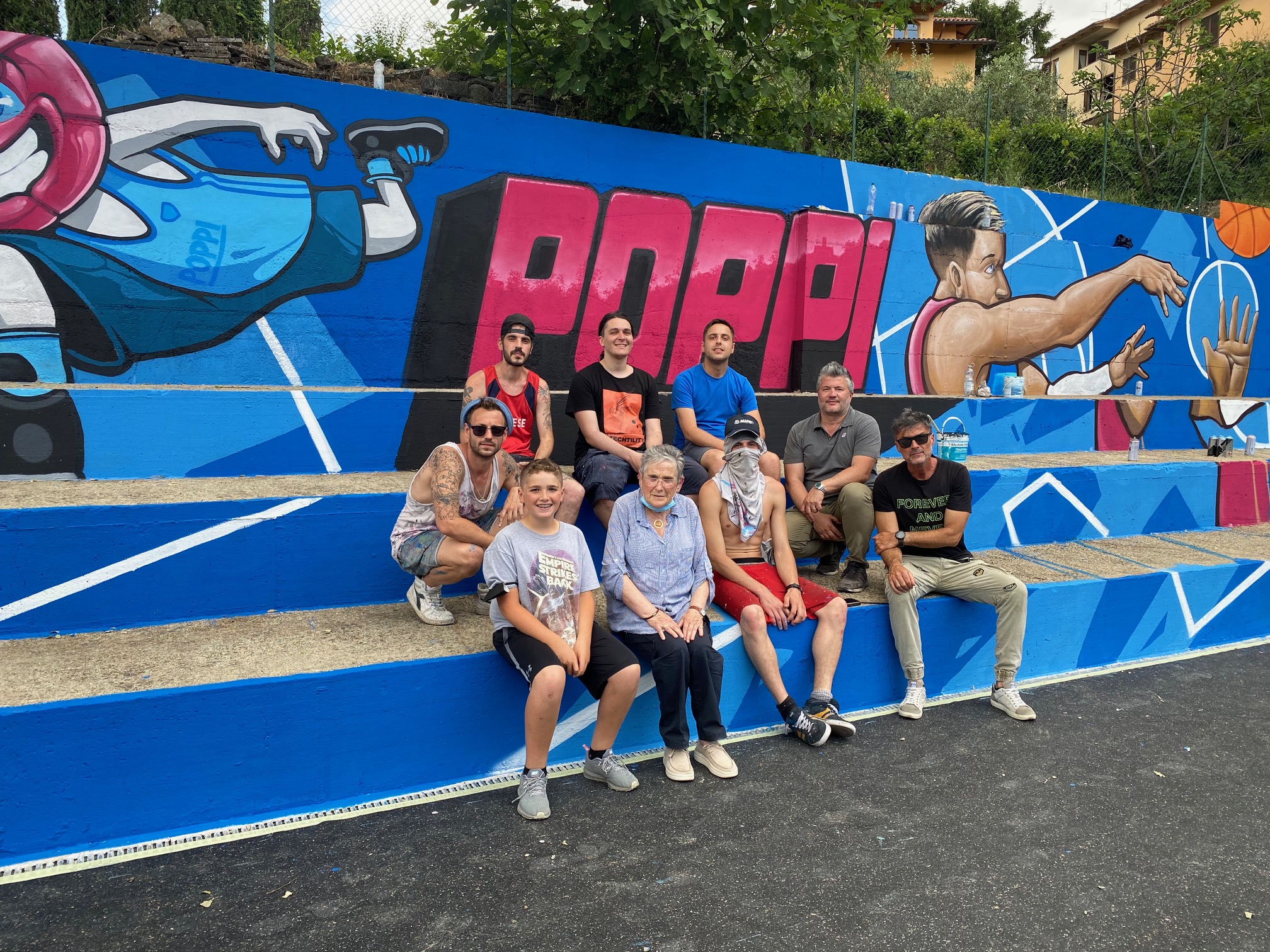 Il campo da Basket di Poppi con i graffiti dei 400 Drops Crew