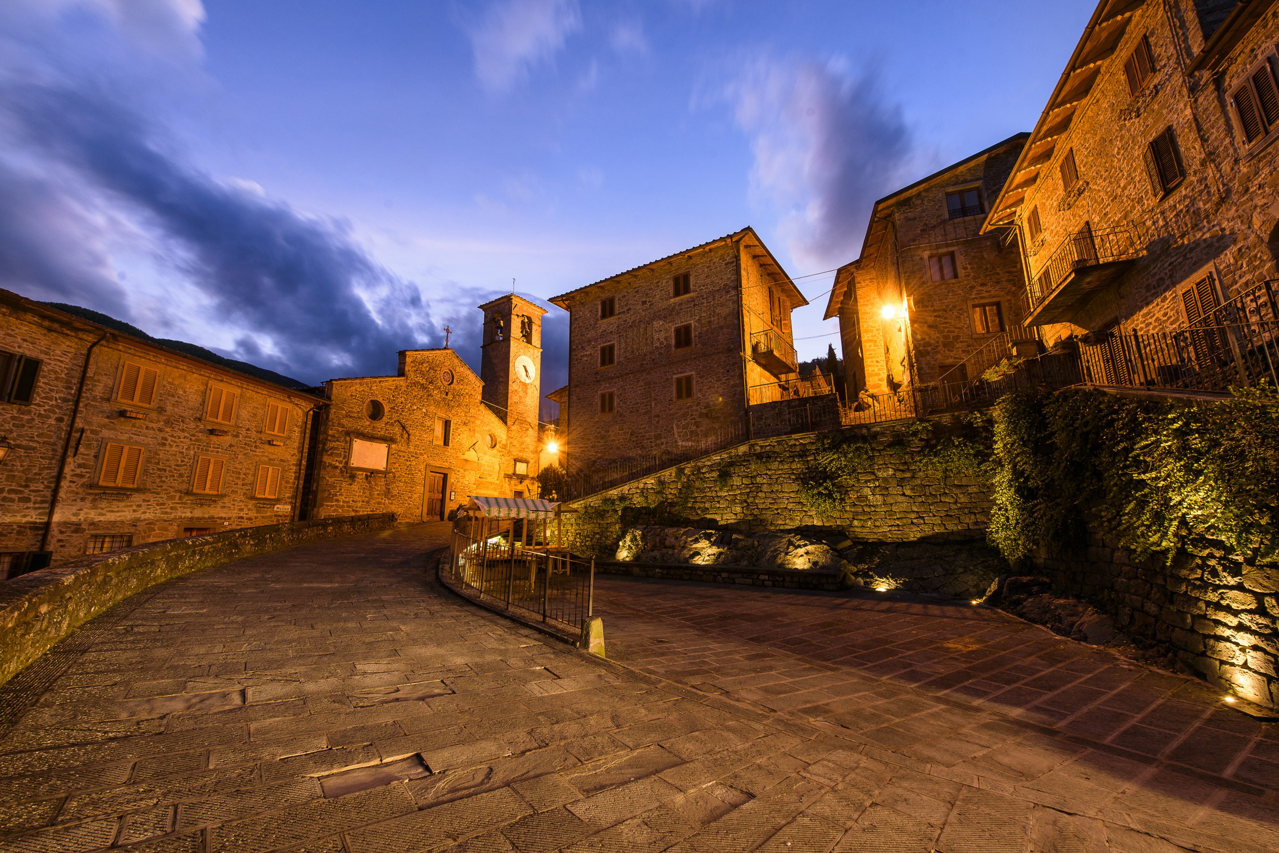 Una raccolta di fotografie per raccontare il borgo di Raggiolo