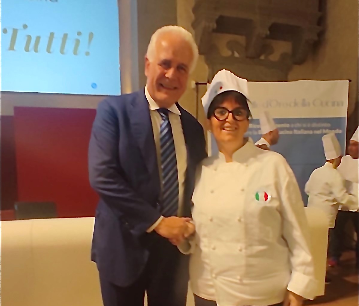 La chef di Talla Francesca Bartoli premiata a Firenze con il “5 Stelle d’Oro” per aver contribuito a diffondere la buona cucina nel mondo